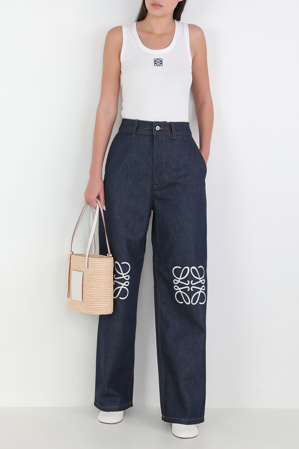 גופיית ריב עם לוגו מונוגרמי